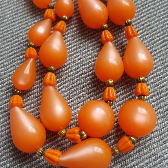 Vintage 70s Bright Double Strand Coral Orange Moonglow Lucite and Glass Necklace - Picture 3 of 9